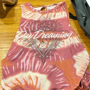 Small women’s sleeveless top!